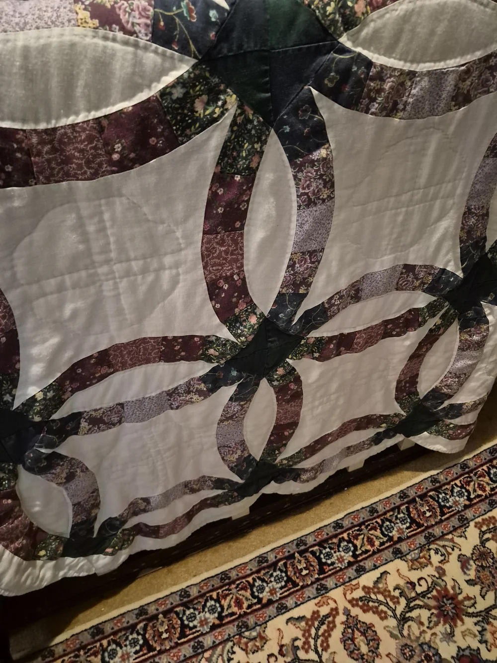 Double Wedding Ring Quilt - Cream, Burgundy & Green